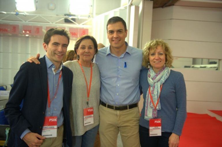 Imagen de archivo de la delegación de Cantabria en el Comité Federal con Pedro Sánchez, ex secretario general socialista.