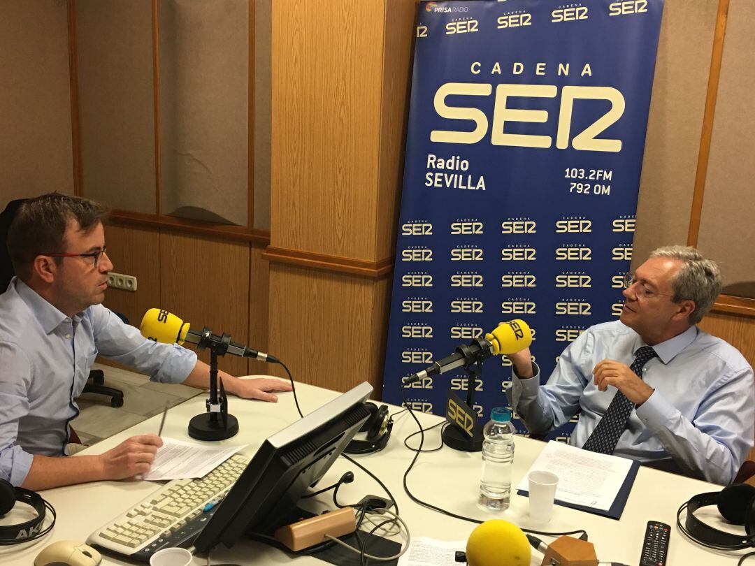 El consejero de economía, Rogelio Velasco, entrevistado por Fernando Pérez Monguió en la Ventana Andalucía