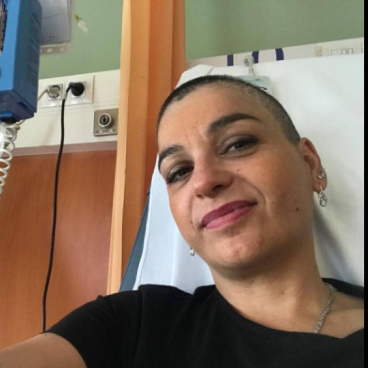 La ponferradina Eva María Arias dirige al Congreso su campaña por radioterapia