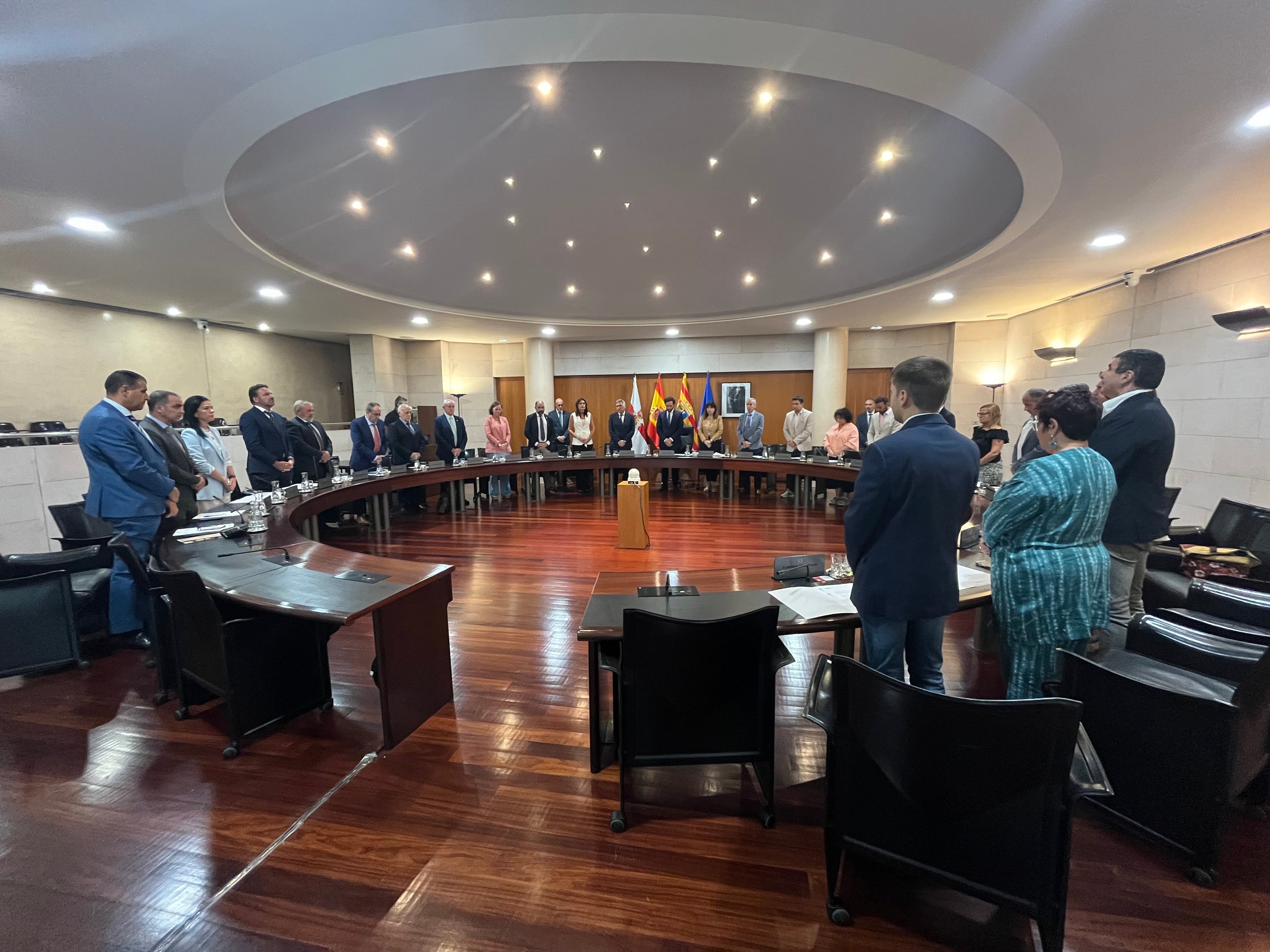 Pleno de la Diputación de Huesca celebrado este miércoles 3 de septiembre, en el que se ha mantenido un minuto de silencio por el fallecimiento del expresidente de Aragón, Javier Lambán.