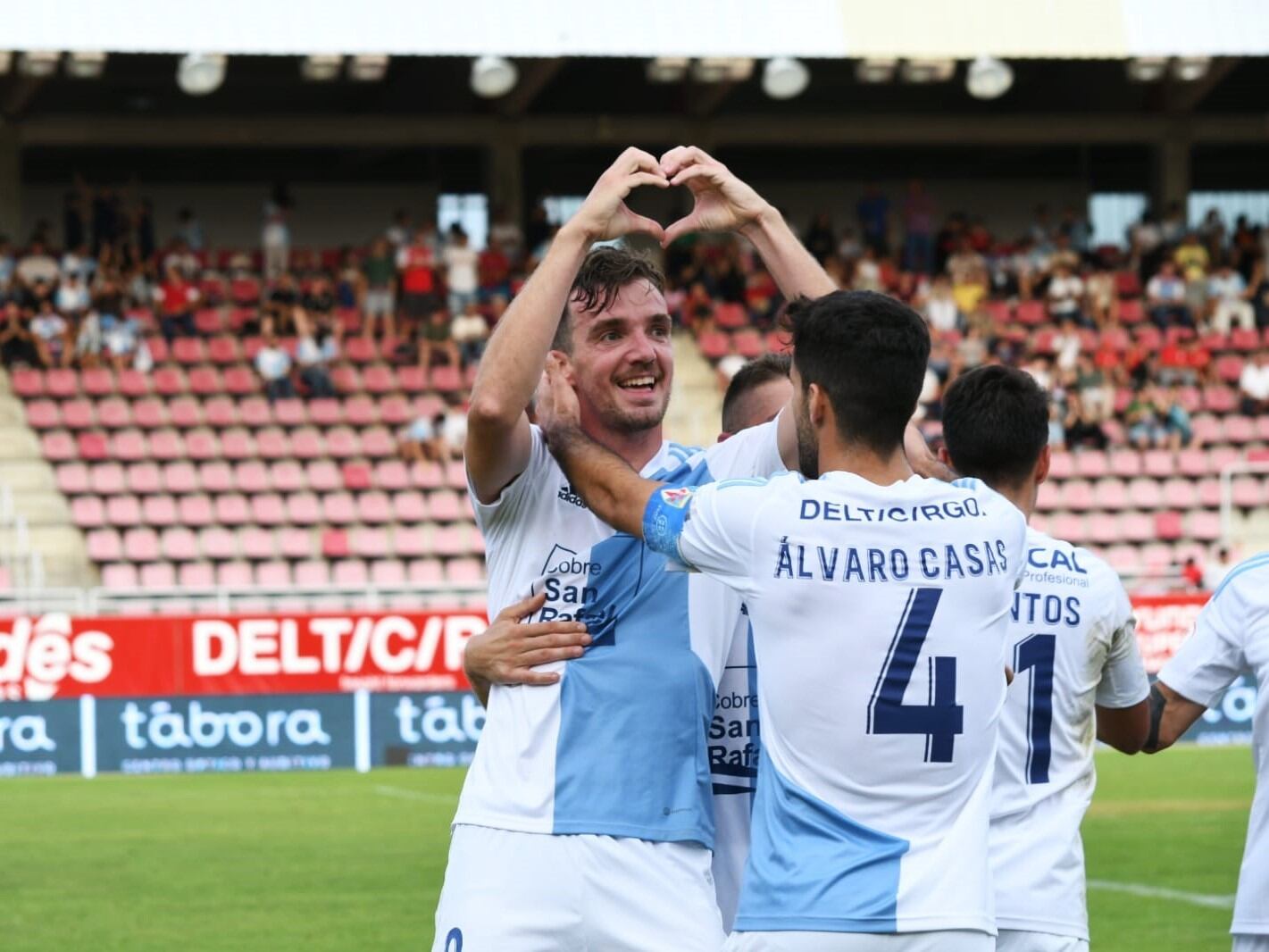 Manu Barreiro celebra uno de sus dos goles marcados a la Arandina