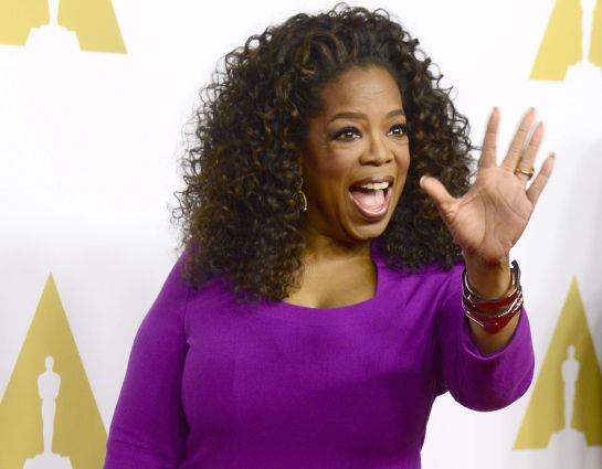 La presentadora Oprah Winfrey posa a su llegada