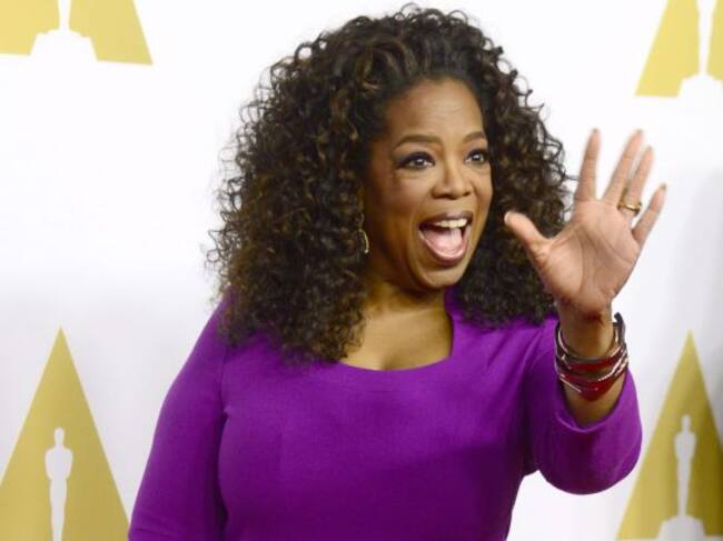La presentadora Oprah Winfrey posa a su llegada