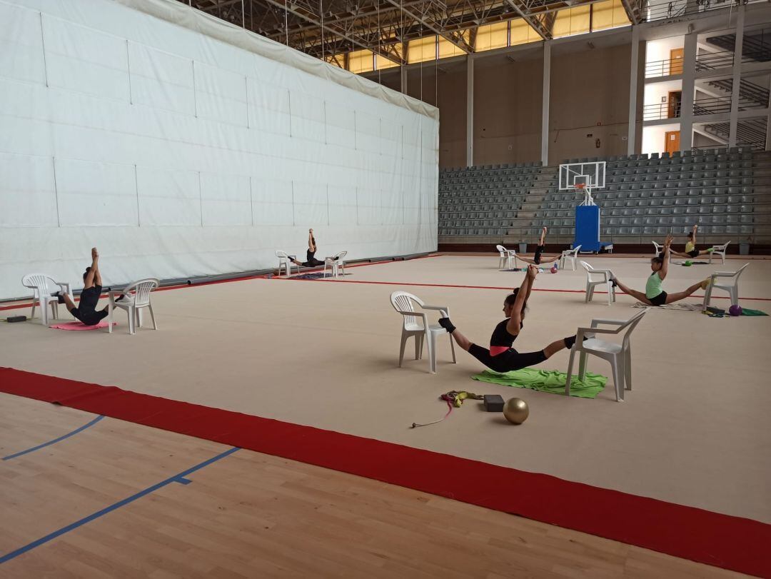 Las gimnastas en el pabellón del polideportivo Francisco Laporta