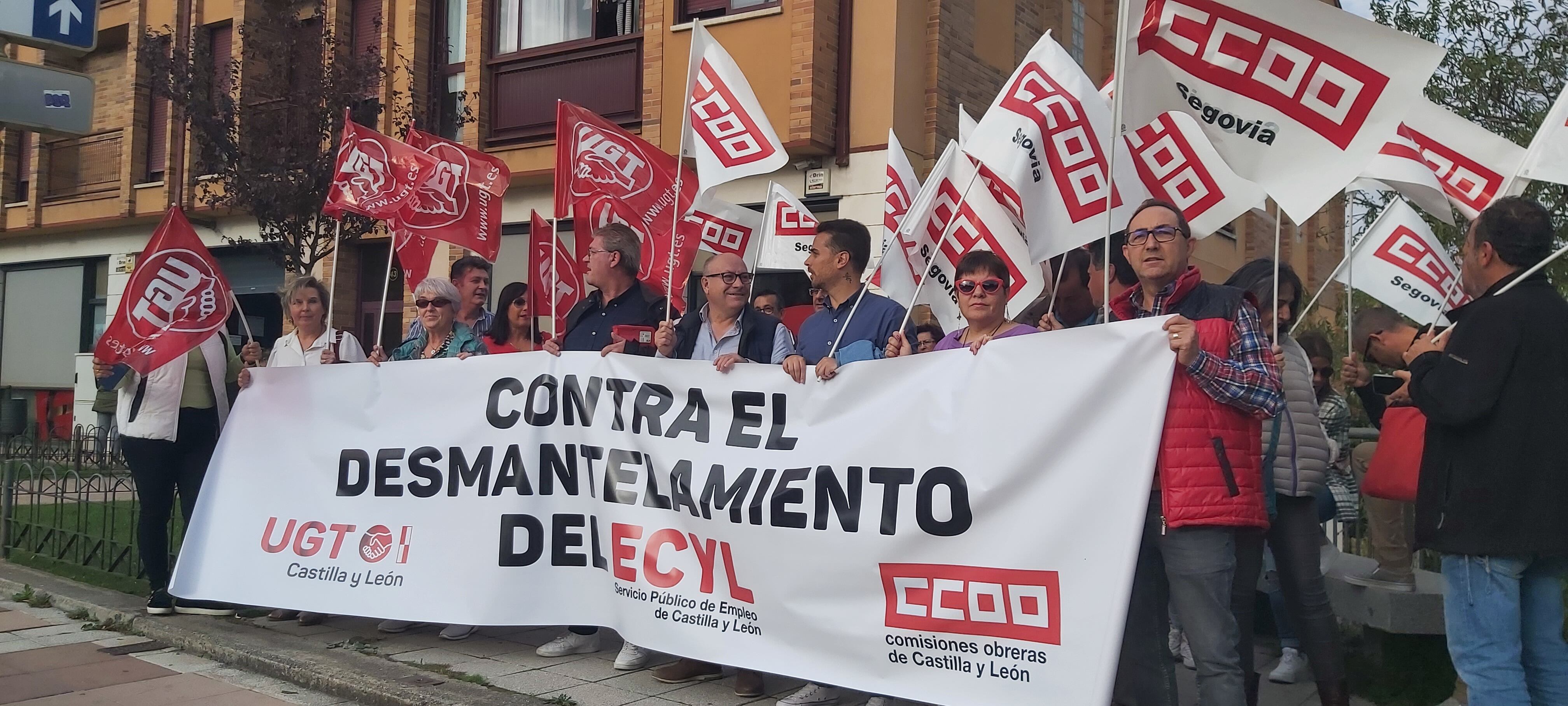 Movilización sindical frente a las oficinas del ECYL en Segovia
