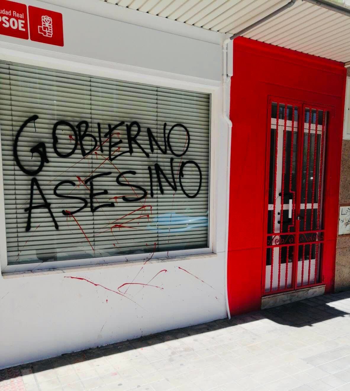 Atentan contra la sede de la Agrupación Local del PSOE de Ciudad Real a través de pintadas con insultos