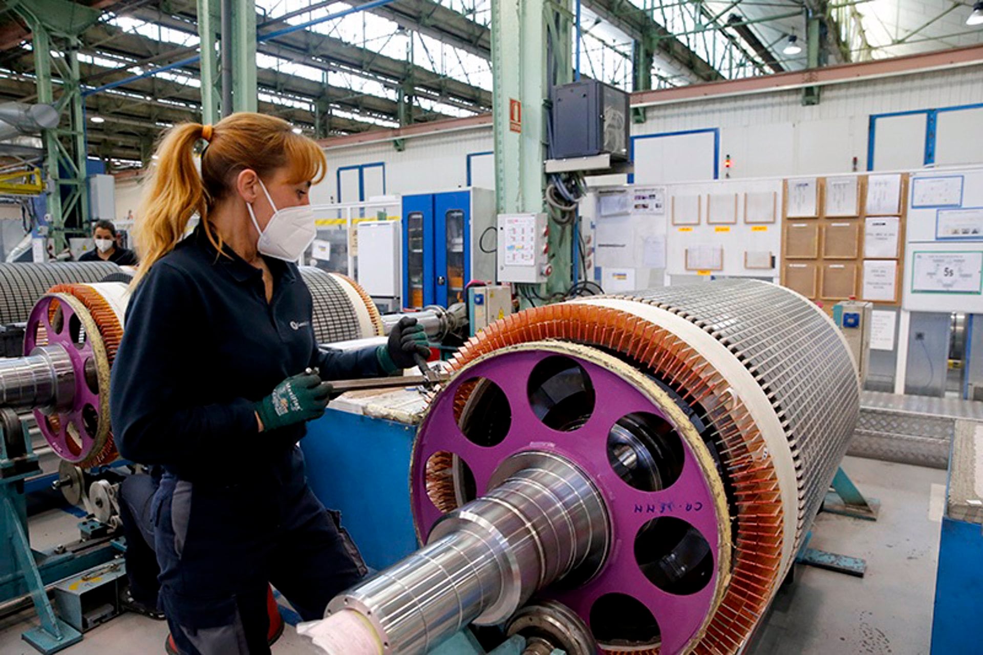 Trabajadora de industria en Cantabria