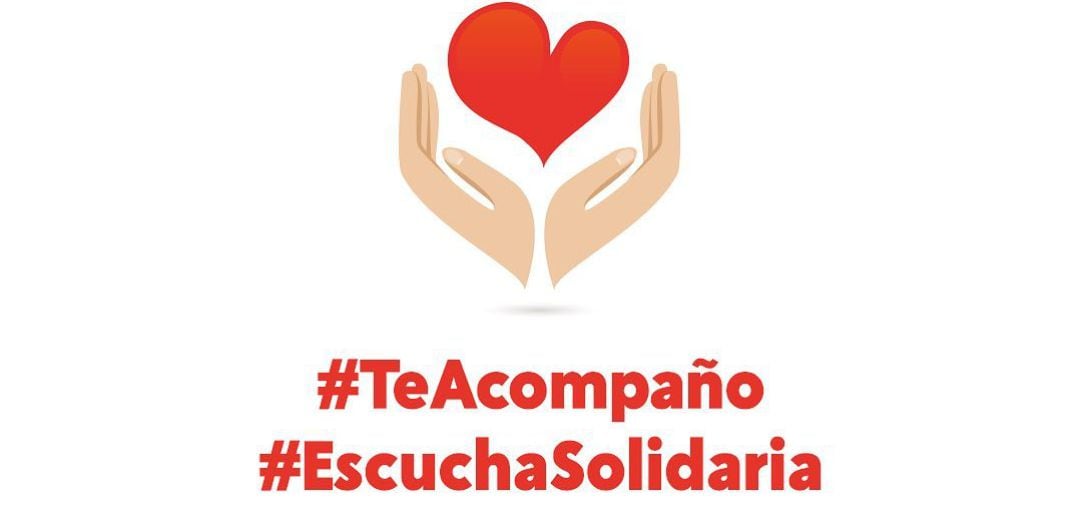 Un grupo de personas entre las que se encuentra Tania Cavadas escucha a las personas que quieren charlar en la cuarentena para evitar que se sientan solas.