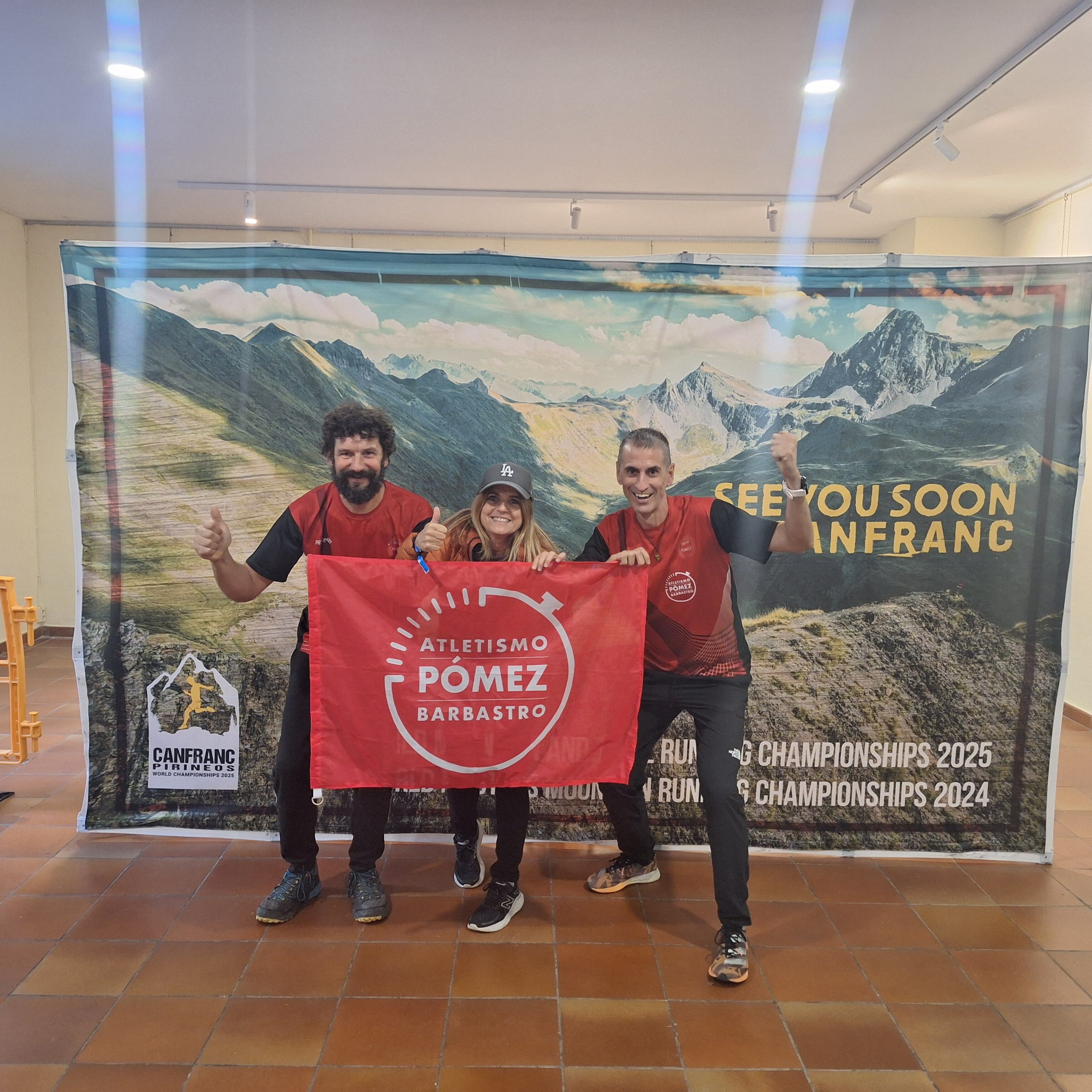 Los atletas del Atletismo Pómez tras la prueba. Foto: Atletismo Pómez