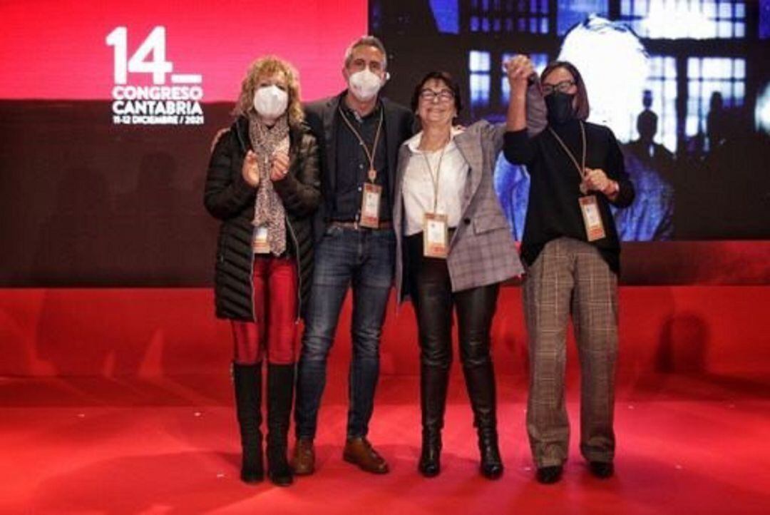 Eva Díaz Tezanos, Pablo Zuloaga, Rosa Inés García y Dolores Gorostiaga al inicio del congreso.