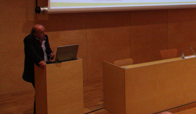 El psiquiatra Santiago Duran-Sindreu durant una conferència