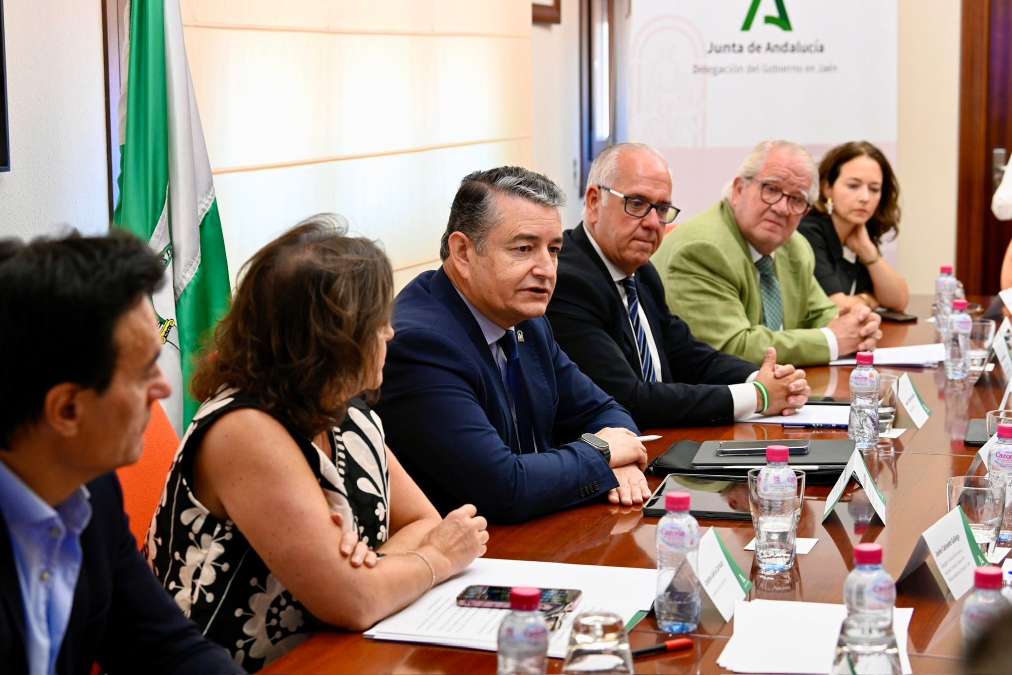 El consejero de la Presidencia, Interior, Diálogo Social y Simplificación Administrativa, Antonio Sanz (en el centro), presidía la reunión de coordinación con los delegados territoriales de Jaén