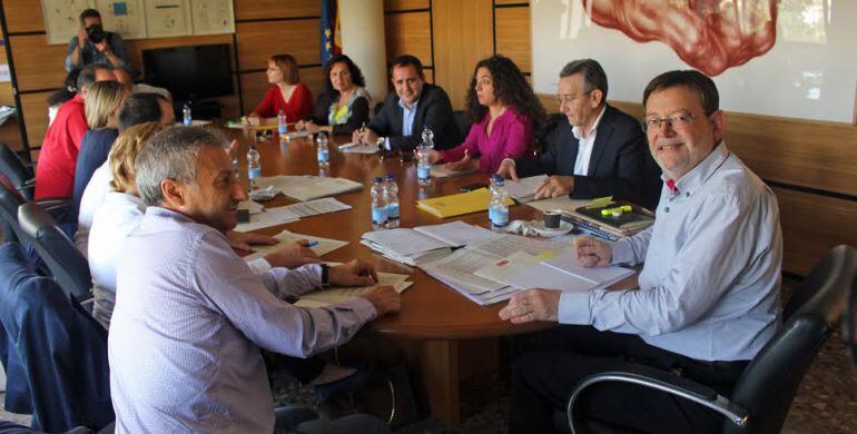 Foto de la reunión que ha mantenido el secretario general del PSPV junto a la dirección del grupo para valorar los presupuestos de la Generalitat para 2015