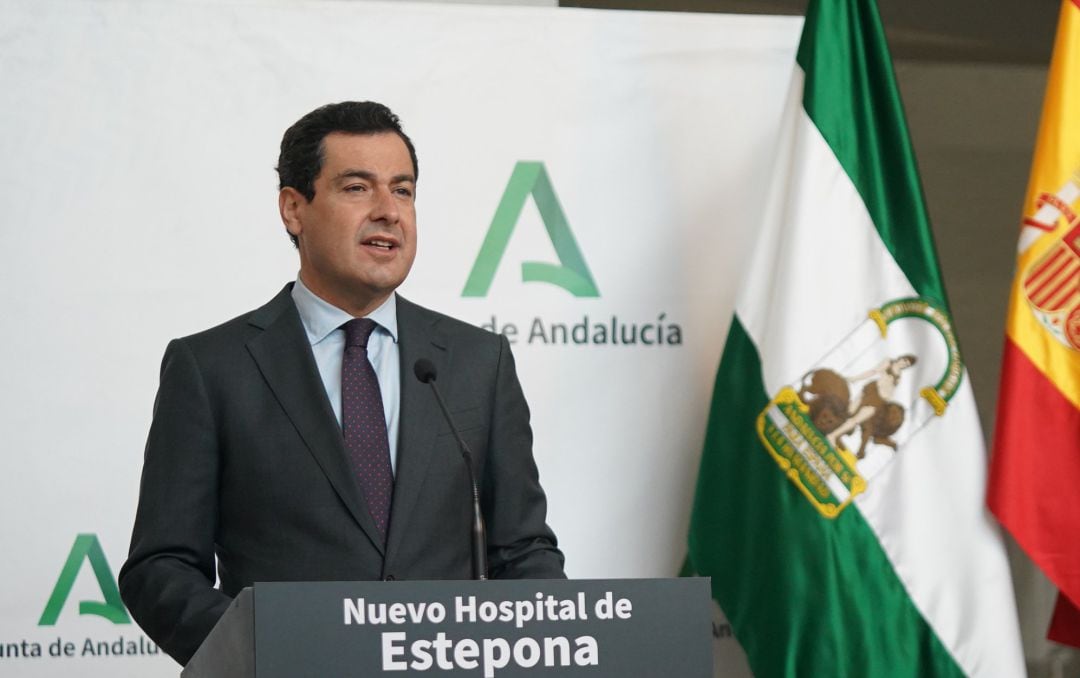 El presidente de la Junta de Andalucía, Juanma Moreno,  en la inauguración de el Hospital de Alta Resolución de Estepona