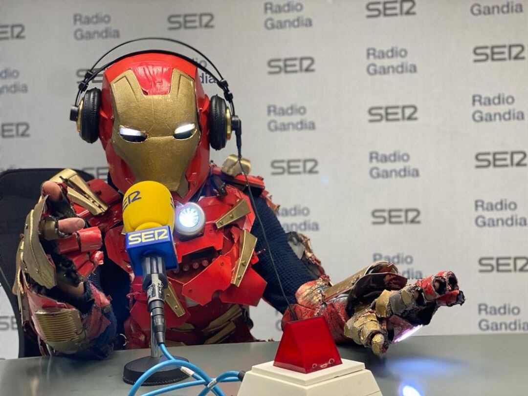 El Iron Man Runner en los estudios de Radio Gandia SER