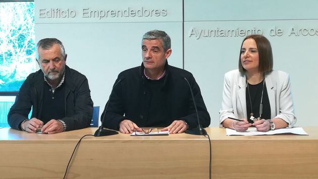 Ana Carrera, Isidoro Gambín y Juan Nieto explican la incidencia del programa Dipujoven.