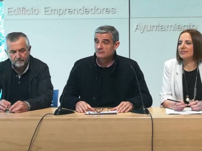 Ana Carrera, Isidoro Gambín y Juan Nieto explican la incidencia del programa Dipujoven.