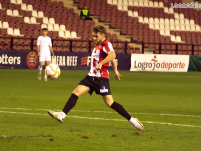 Momento en el que Soberón, muy solo, bate el marco de Sotres