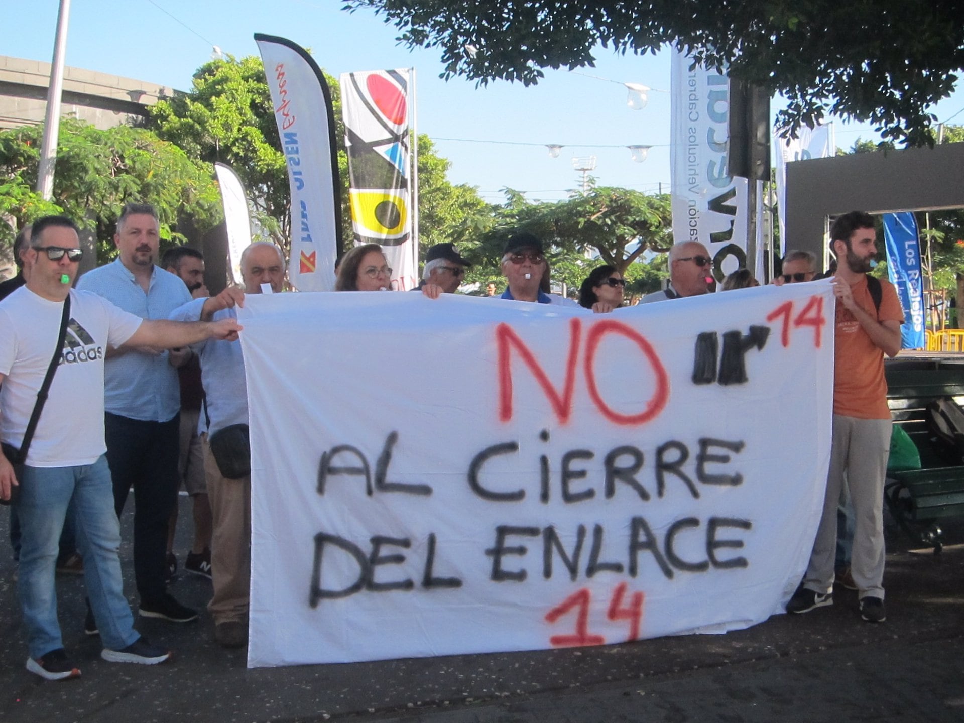 Manifestación de los vecinos de Guamasa