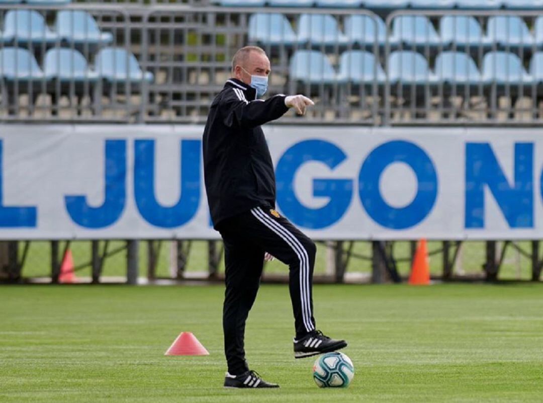 Víctor Fernández en el entrenamiento en la Ciudad Deportiva