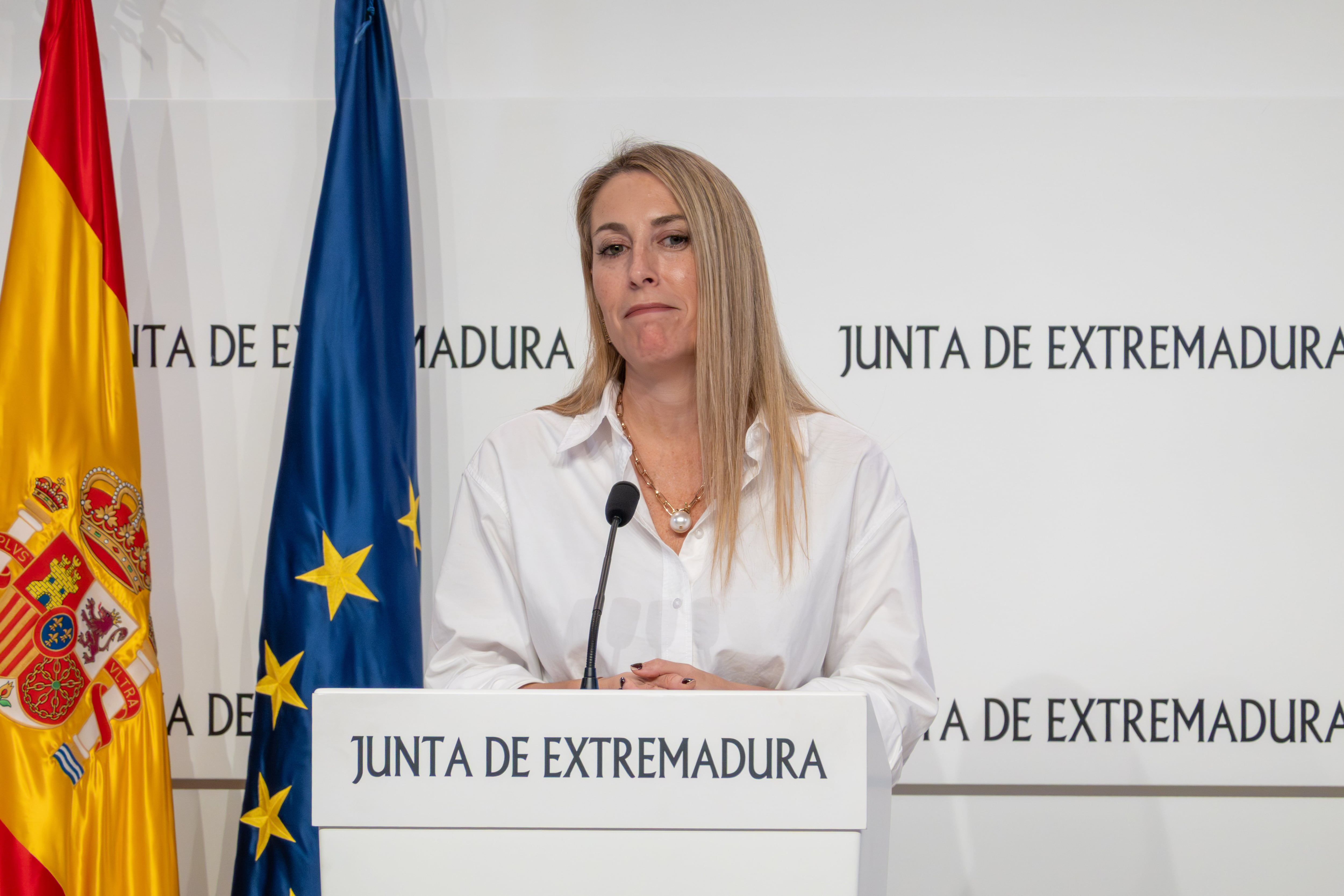 MÉRIDA, 27/10/2025.- La presidenta de la Junta de Extremadura, María Guardiola, ha convocado elecciones anticipadas para el domingo 21 de diciembre de 2025 ante la imposibilidad de sacar adelante los presupuestos para el próximo ejercicio y evitar el &quot;bloqueo&quot; en el mejor momento económico y social que vive la región. EFE/ Jero Morales
