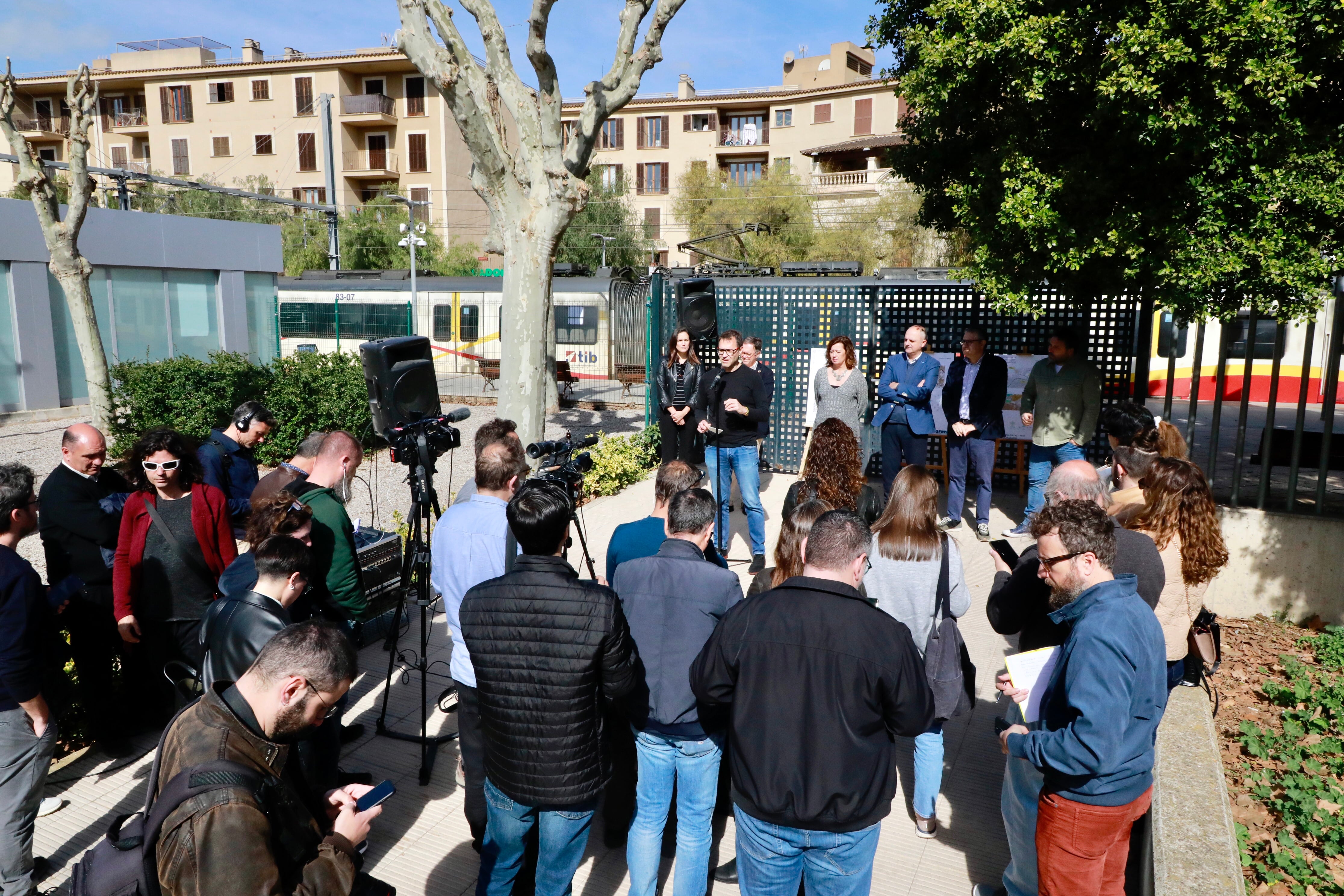 Francina Armengol, Miquel Oliver i Josep Marí presentan tren de Llevant. CAIB