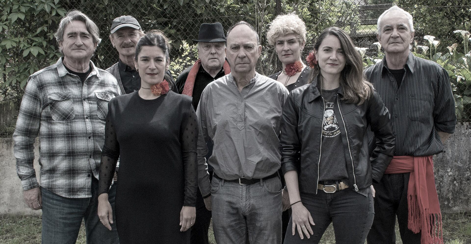 Formación de Alguillo & Alkimistak, con Alfonso Guilló en el centro.