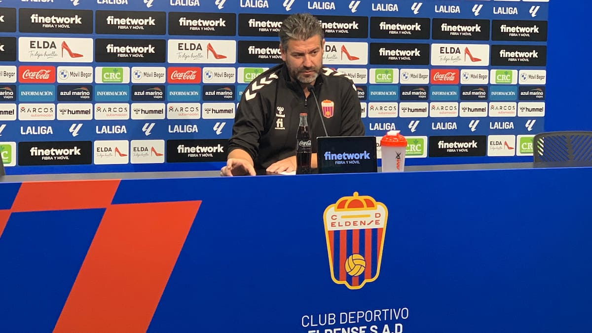 Fernando Estévez, Ent. del Eldense, antes de recibir al C. D. Tenerife