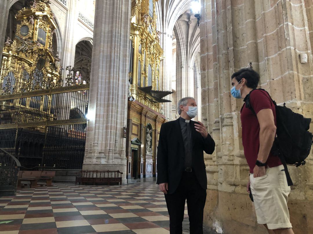 Primer visitante en la Catedral de Segovia 