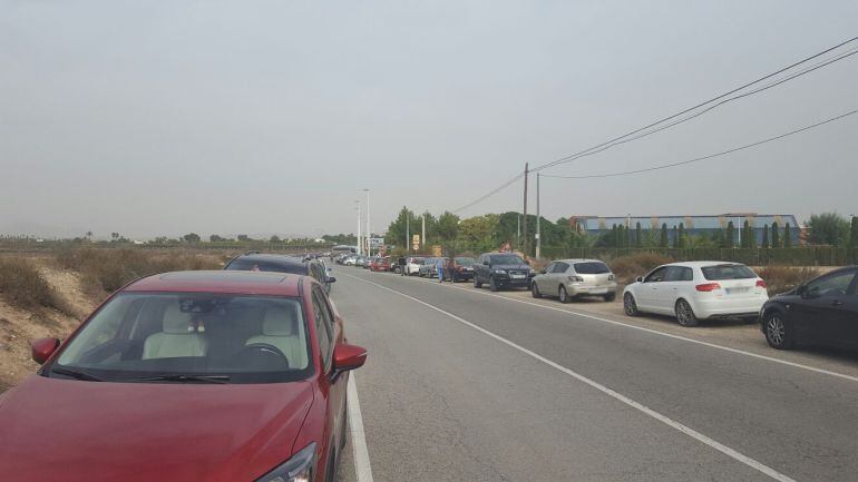 Coches en las inmediaciones del Newton College