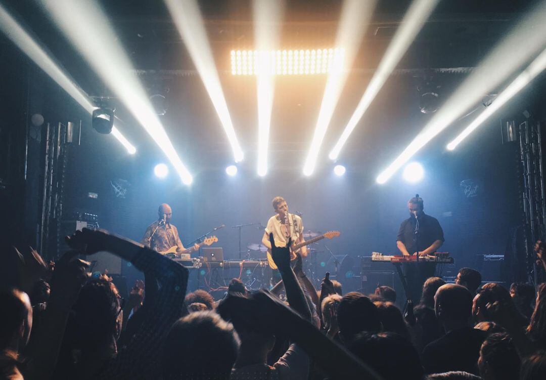 Pony Bravo sobre el escenario de la Sala But de Madrid