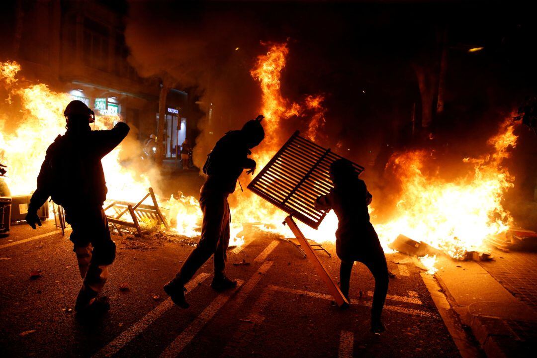 Violencia en las protestas de las calles de Barcelona, la noche del 15 de octubre.