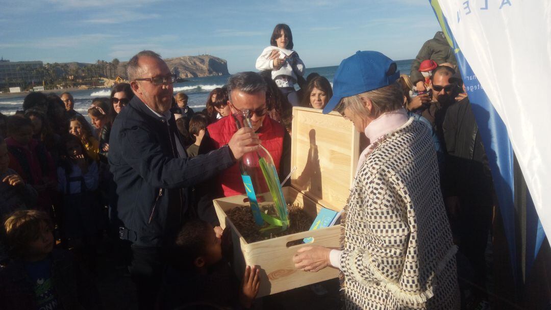 Presentación de la campaña &#039;Mensaje en una botella&#039;, de la Fundación Oceanogràfic en Xàbia.