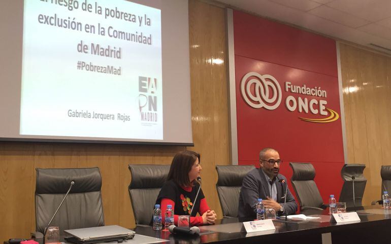 Gabriela Jorquera, directora técnica de EAPN Madrid, durante la presentación del informe en la Fundación ONCE.