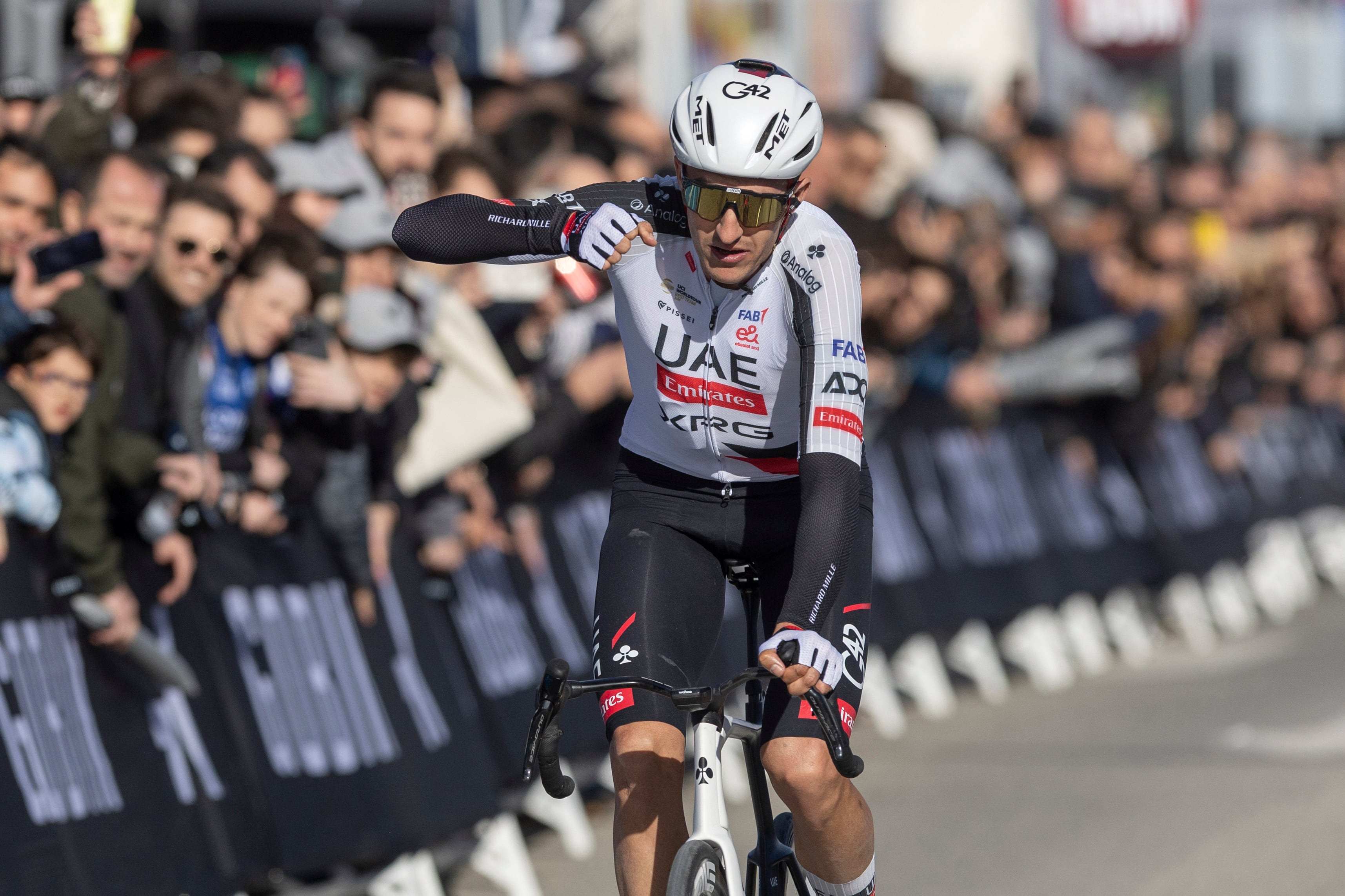 Marc Soler, tras su entrada a meta en la primera etapa