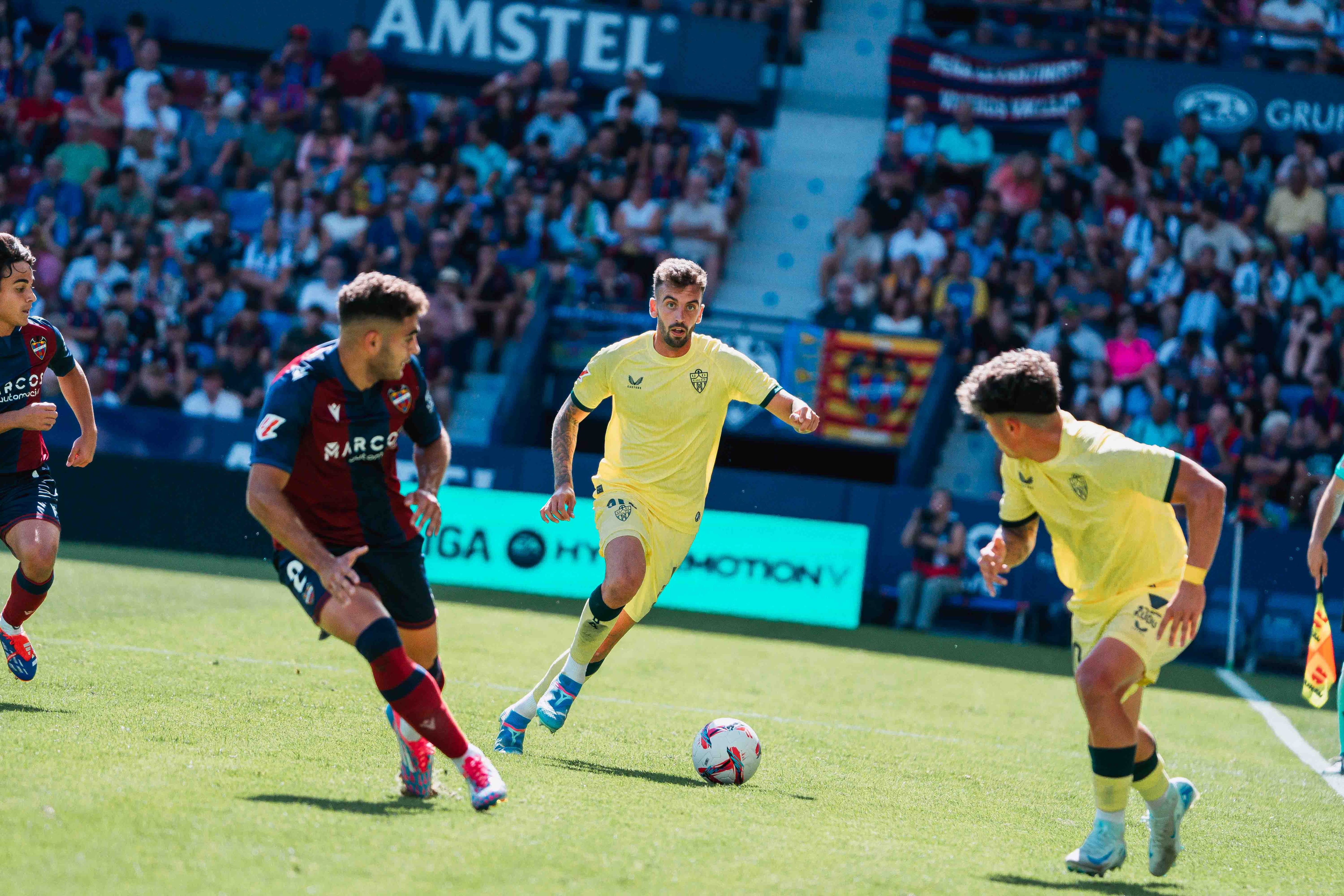 Centelles en el partido de la primera vuelta en el Ciutat de Valencia.
