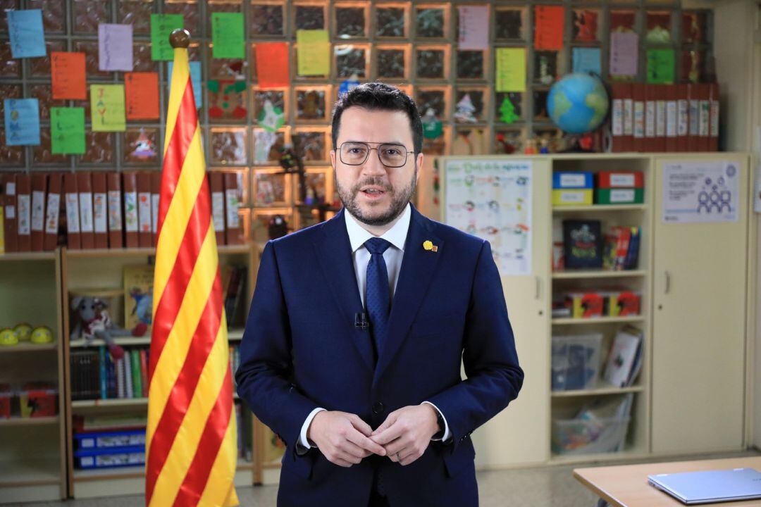 Mensaje navideño del presidente de la Generalitat, Pere Aragonès, desde la escuela Rosselló Pòrcel de Santa Coloma de Gramenet (Barcelona).