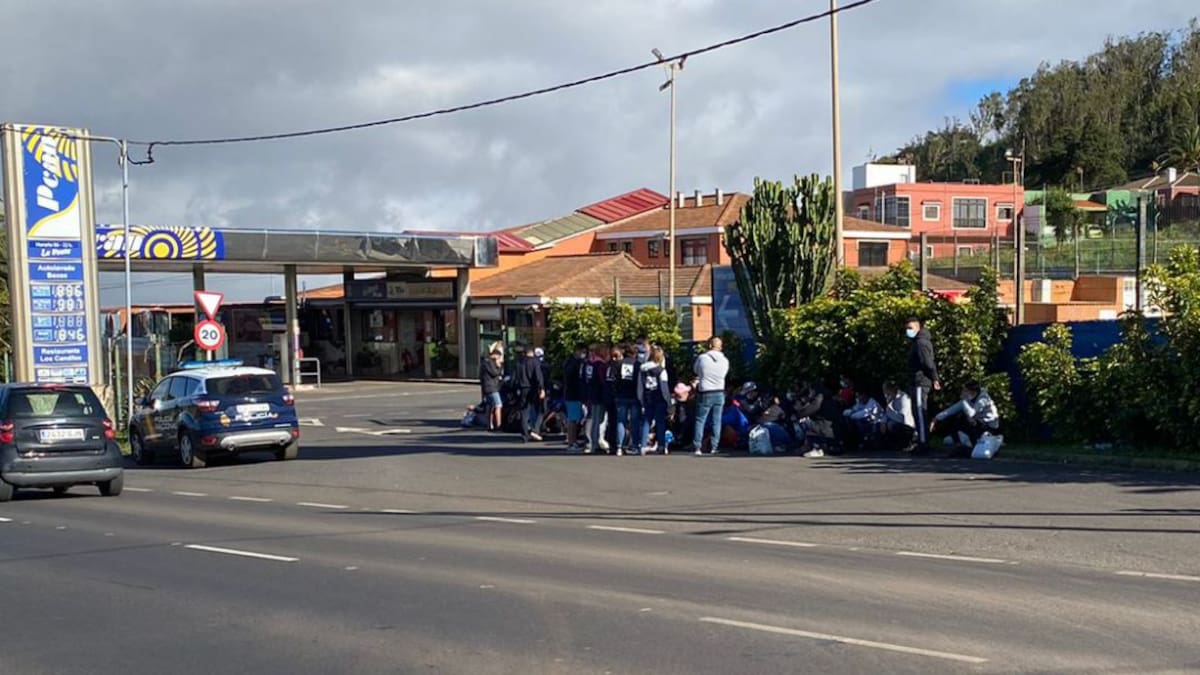 Otros ochenta migrantes se rebelan y se niegan a entrar en Las Raíces