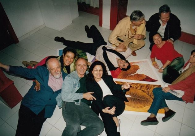 De izq. a drch: Carlos Pérez Reyes, Carmensa de la Hoz, Eusebio Poncela, Violeta Izquierdo, Pepe Dámaso, Jerónimo Saavedra y Elsa López en 2002 durante la exposición: &quot;De Dámaso a Manrique&quot;.