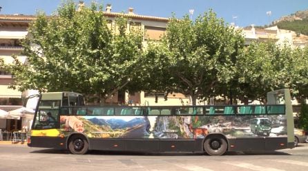 El bus panorámico tiene una capacidad para 47 plazas