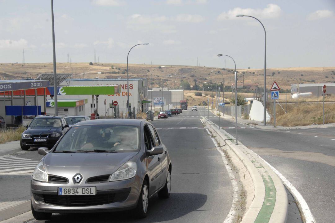 Carretera que da acceso al vial interpolígonos a través del Polígono el Acueducto