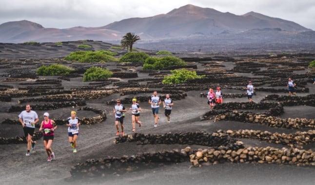 Participantes en una de las ediciones anteriores de la Wine Run de Lanzarote.