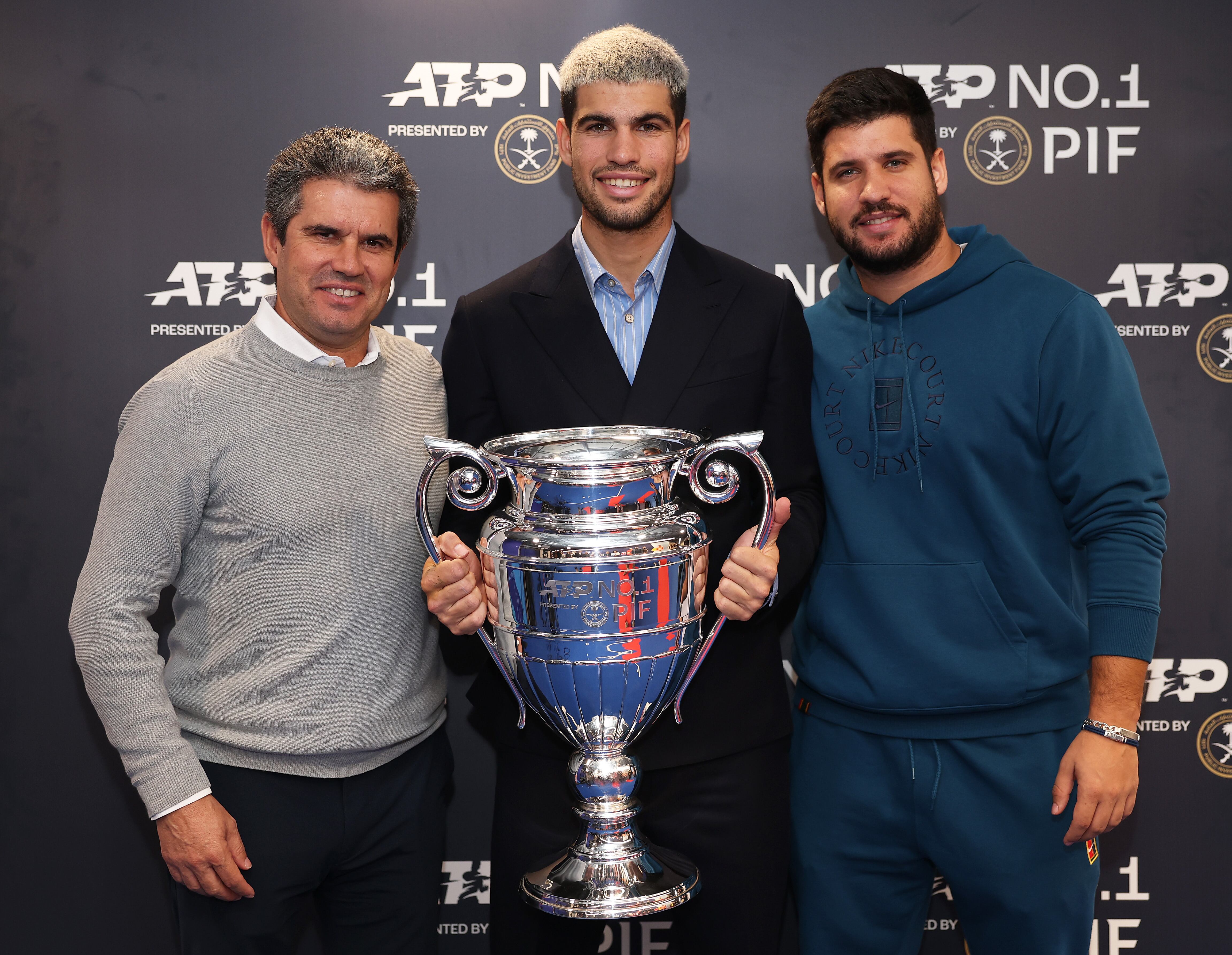 Carlos Alcaraz, con su padre y su hermano, en las Nitto ATP Finals