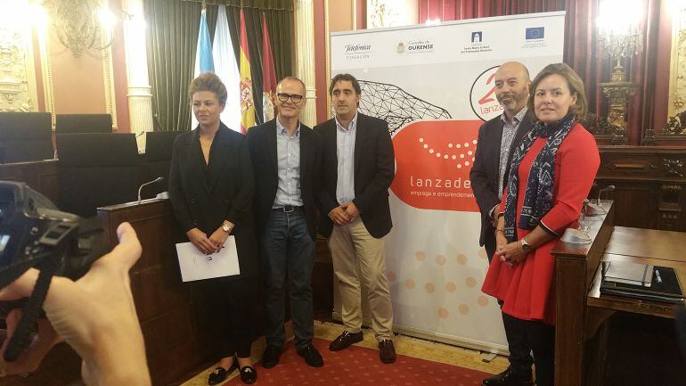 El Concello de Ourense, Fundación Telefónica y Fundación Santa María la Real renuevan su convenio para poner en marcha la II Lanzadera de Empleo de la ciudad. Para ello, cuentan con la cofinanciación del Fondo Social Europeo.