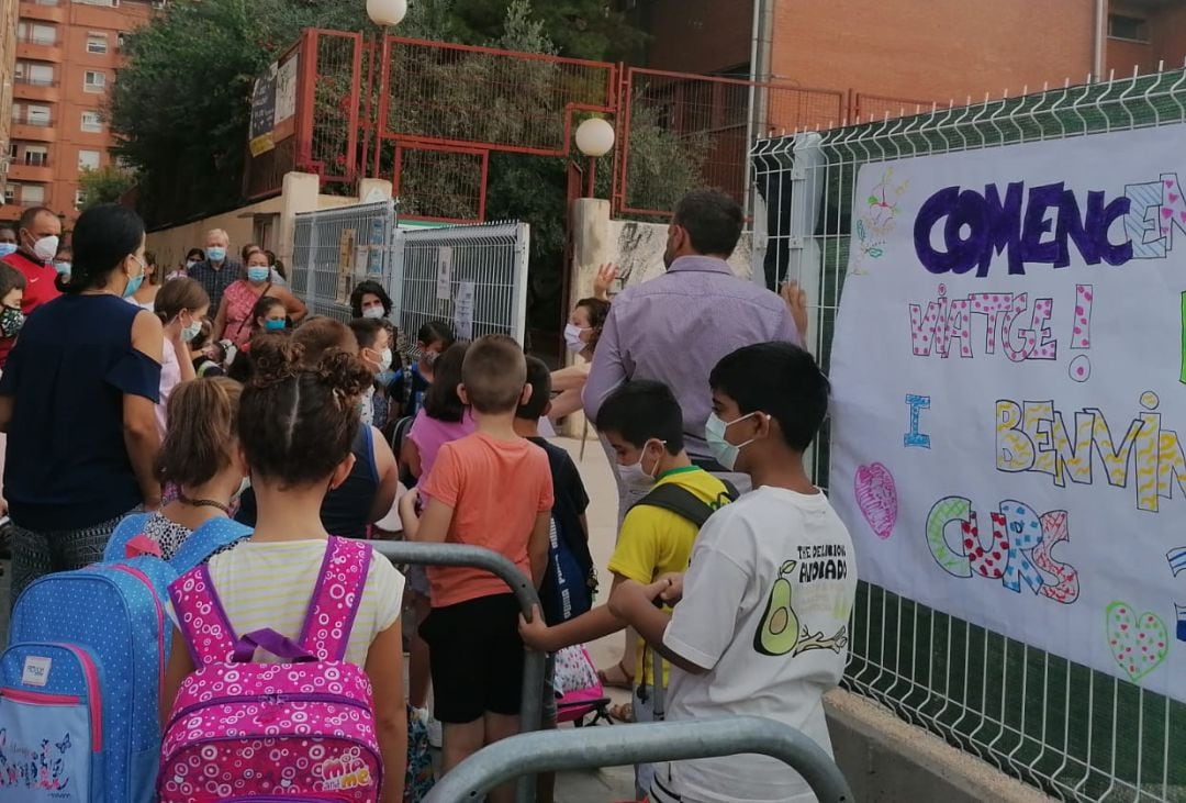 Los alumnos del CEIP Max Aub de València en una imagen de archivo.