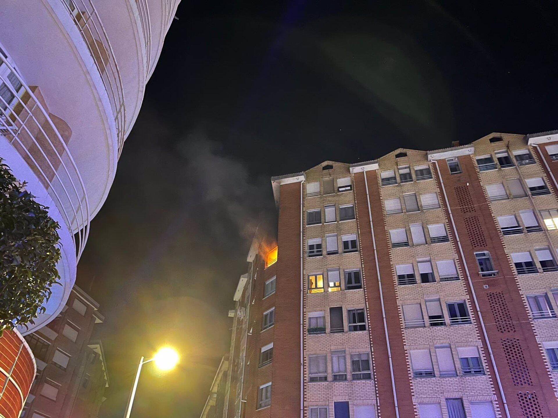 Incendio en una vivienda en Castro Urdiales. - DYA