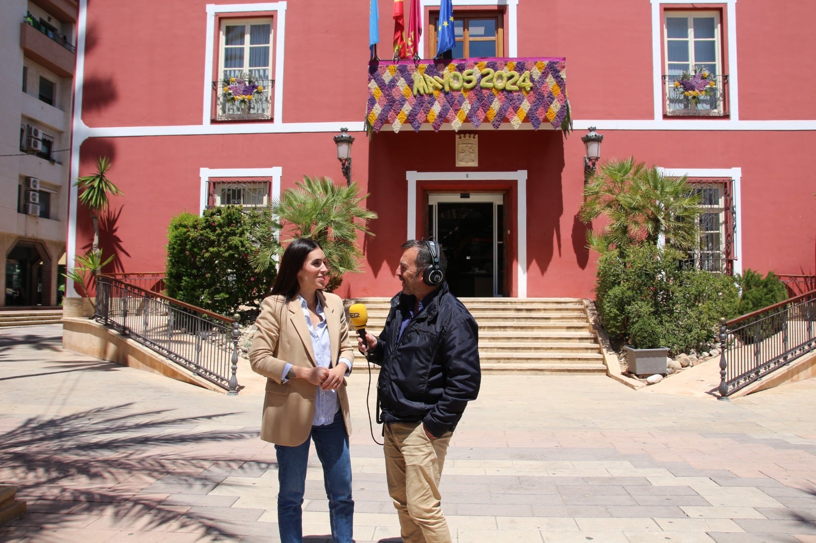 María Cánovas, alcaldesa de Alhama y el periodista de Radio Lorca, Miguel Meroño