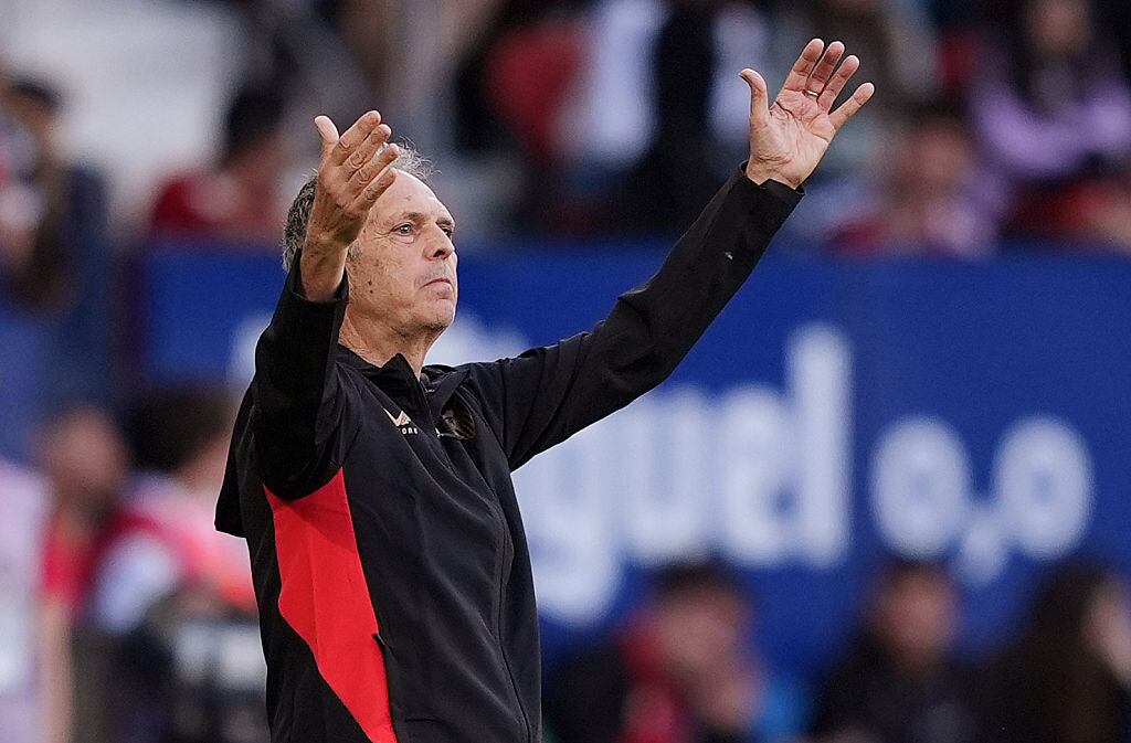Joaquín Caparrós en el encuentro de LaLiga EA Sports entre el CA Osasuna y el Sevilla FC.