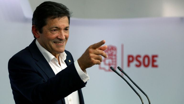 El presidente de la gestora del PSOE Javier Fernández.