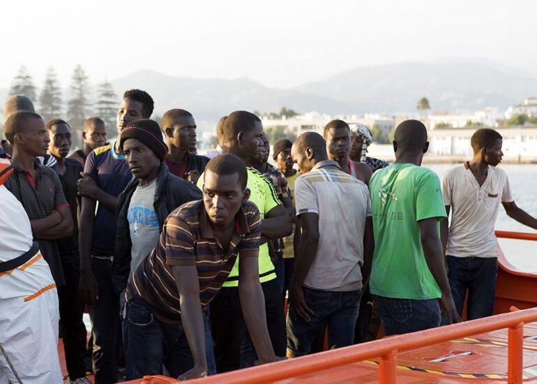Salvamento Marítimo traslada a inmigrantes a Puerto